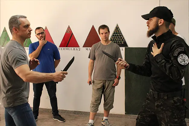 Treinamento tático com facas 3